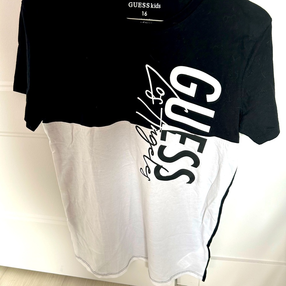 T-shirt guess